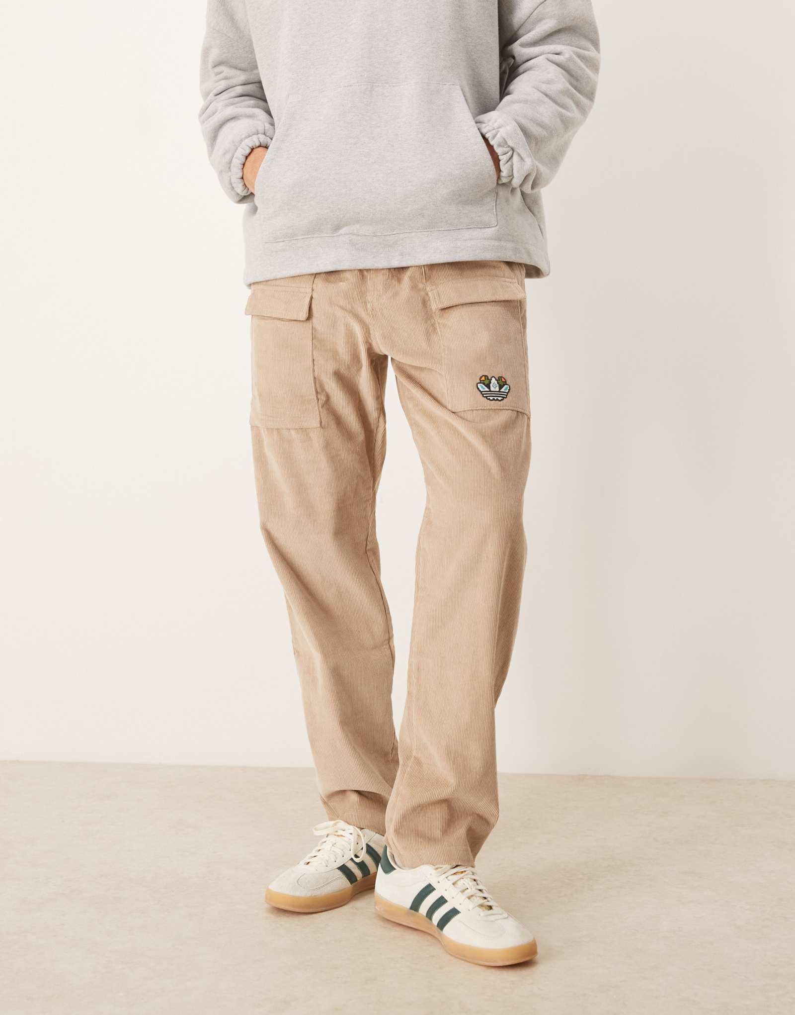 брюки adidas Originals с рисунком трилистника коричневого цвета