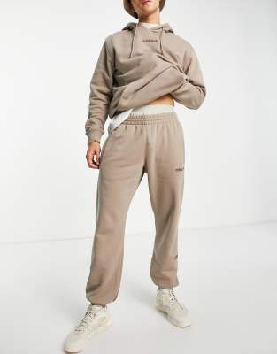 sweatshirt with trousers