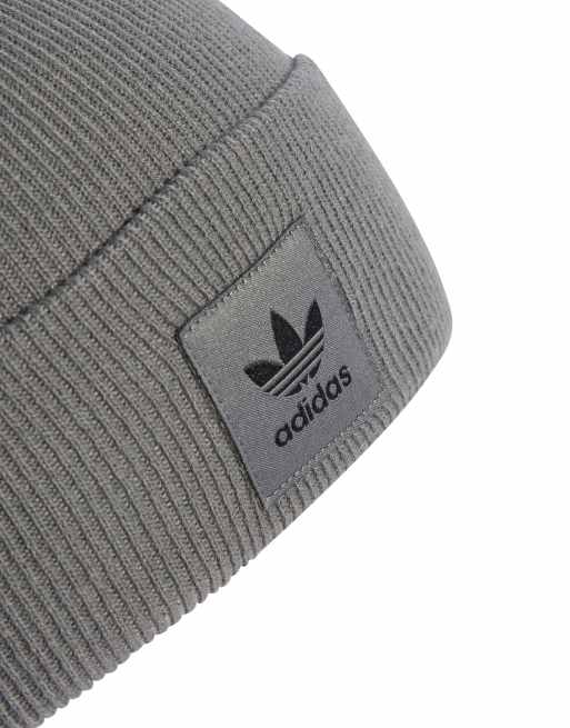 Adidas trefoil best sale beanie grey