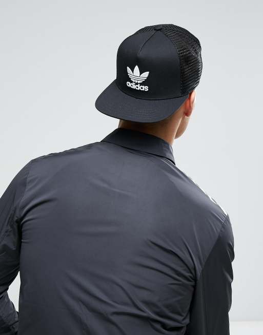 Senator fascisme band adidas Originals trefoil trucker in black bk7308 | ASOS