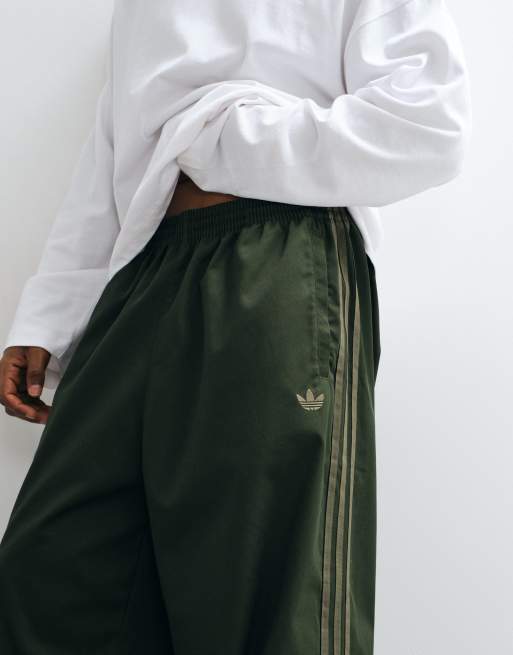 adidas Originals Twill-Hose in Dunkelkhaki, 2 von 7