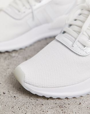 adidas originals u path run trainer in white