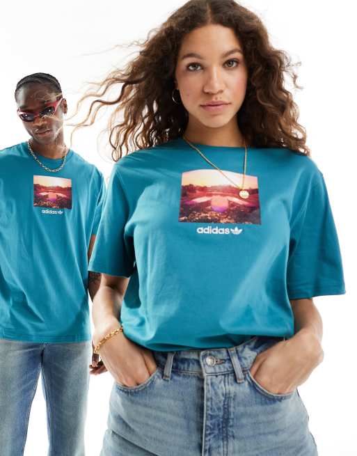 adidas Originals - Uniseks T-shirt met grafische zonsondergangprint in groenblauw