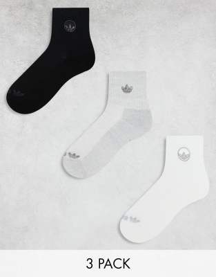 Unisex PRM 3 pack quarter socks in gray multi