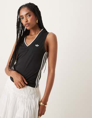 v-neck top in black