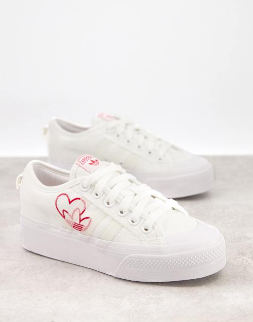 adidas Originals Valentines Nizza platform trainers in off white with ...