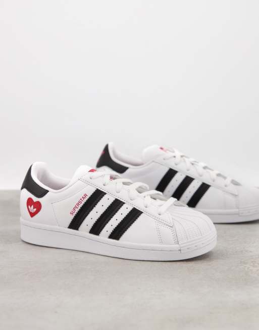adidas Originals – Valentines Superstar – Białe buty sportowe z serduszkiem
