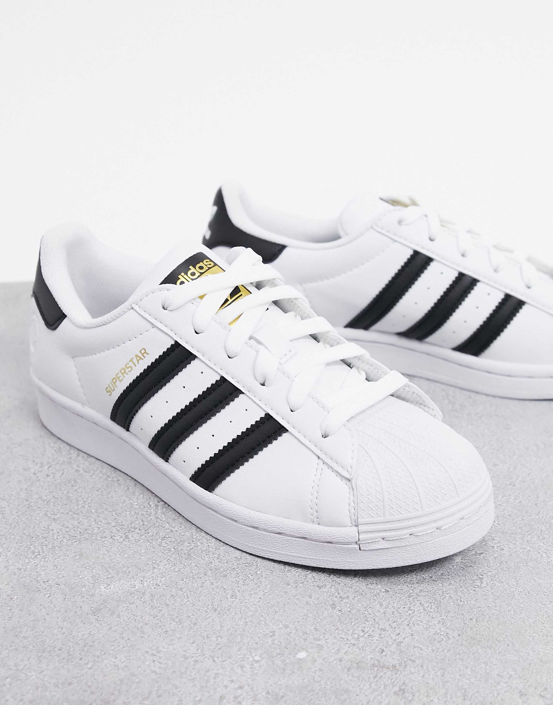 Адидас бело черные мужские Адидас бело черные мужские