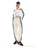 [adidas Originals] adidas Originals velour trackpant bottoms in white XL wonder white