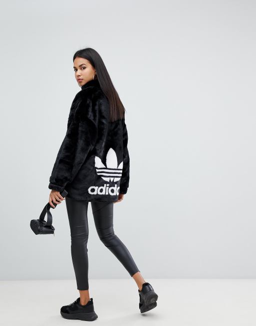 adidas Originals Veste en fausse fourrure avec logo tr fle dans le dos Noir