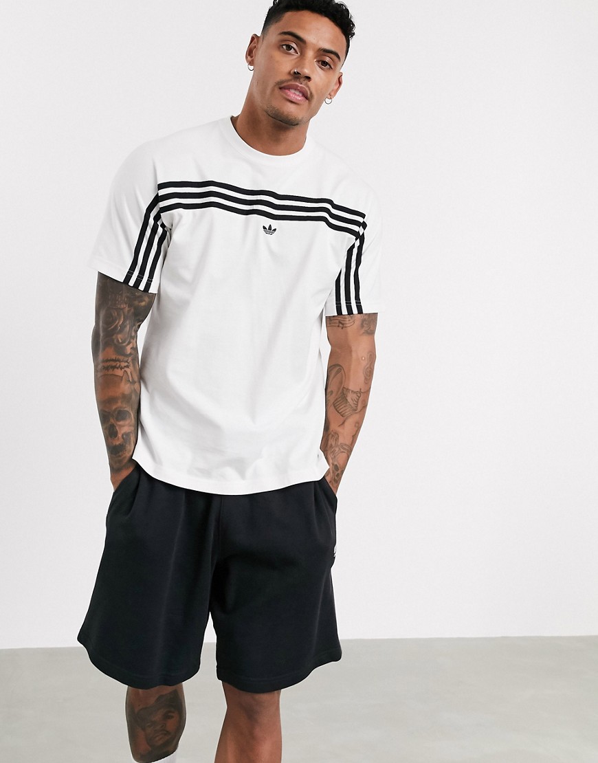Adidas Originals – Vit t-shirt med 3 ränder och logga