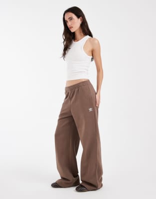 adidas Originals - Weit geschnittene Basic-Jogginghose in Hellbraun