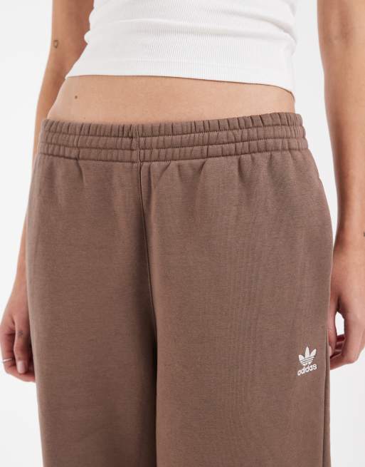 adidas Originals – Weit geschnittene Basic-Jogginghose in Hellbraun, 3 von 5