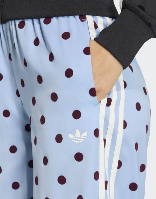 adidas Originals weite Satin-Trainingshose mit blauen Punkten, 3 von 4