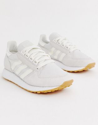 adidas originals forest grove trainers in white
