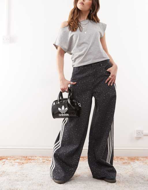 ボトムスその他 adidas Denim loose pants leopard charcoal KA2679 ADIDAS Loose jeans with animal print KA2679 | Urbanstaroma