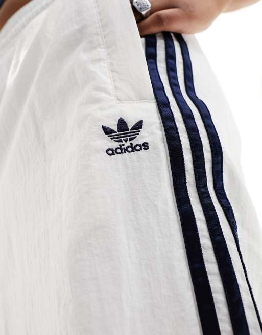 Adidas conavy blanco hot sale pants