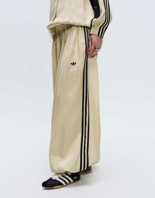 adidas Originals x ASOS – Ballon-Trainingshose aus Satin in Buttermilchgelb mit Oversize-Passform, 4 von 7