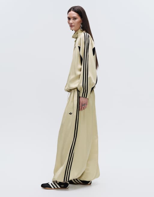 adidas Originals x ASOS – Ballon-Trainingshose aus Satin in Buttermilchgelb mit Oversize-Passform, 5 von 7