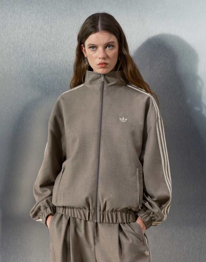 adidas Originals x ASOS chaqueta de chándal de corte sastre extragrande en beige jaspeado