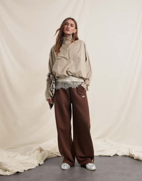 adidas Originals x ASOS – Jogginghose in Braun mit abgerundetem, weitem Bein - view 1