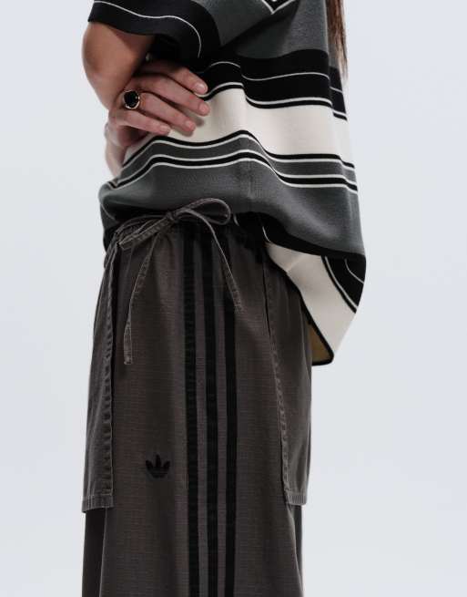 adidas Originals x ASOS – Oversize-Jogginghose in Khaki mit Rock-Overlay, 3 von 7