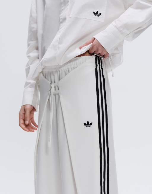 adidas Originals x ASOS – Oversize-Jogginghose mit gewickelter Vorderseite in Weiß, 4 von 7