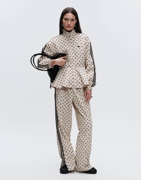 adidas Originals x ASOS - Oversized trainingsbroek met stippen in stone - view 1