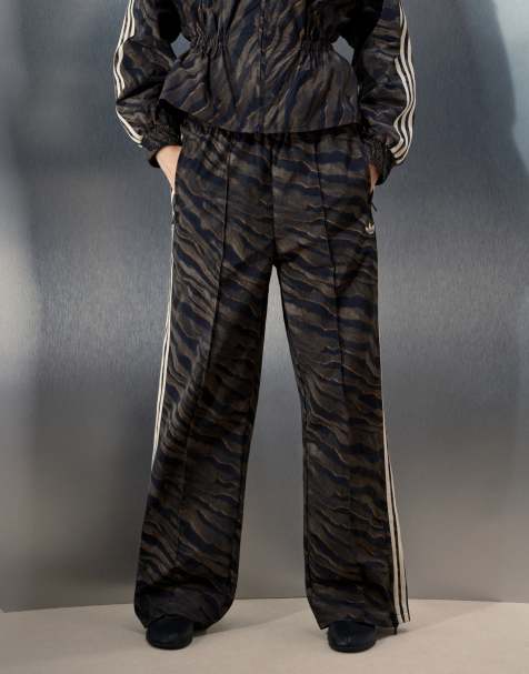 adidas Originals x ASOS pantalon de jogging à imprimé zébré marron - view 1