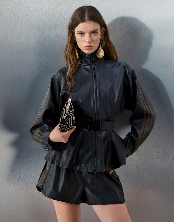 adidas Originals x ASOS pantalones cortos sprinter de corte estándar en negro de piel sintética