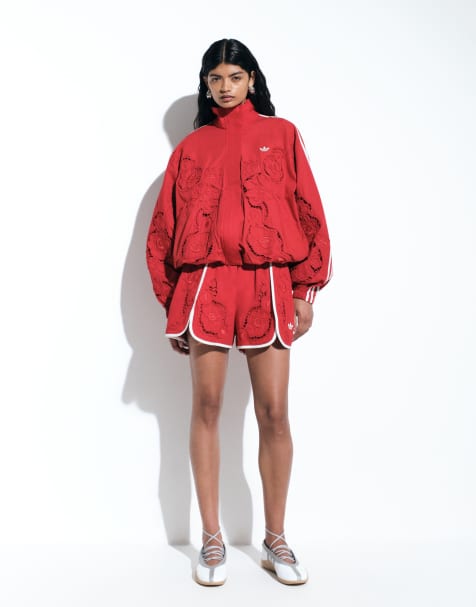 adidas Originals x ASOS – Rött set i oversize med löparshorts och träningsjacka med hålbroderi - view 1