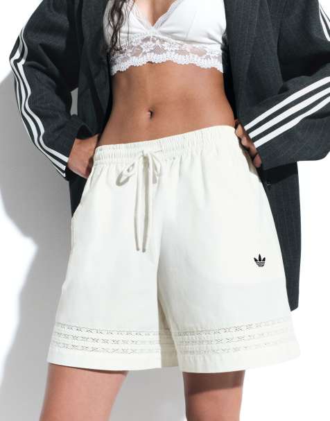 adidas Originals x ASOS short avec empiècement en dentelle blanc - view 1