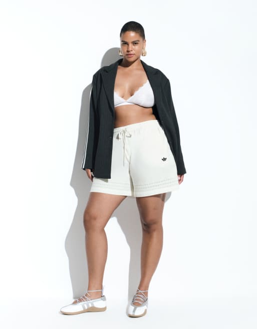 adidas Originals x ASOS Shorts mit Spitzeneinsatz in Weiß, 6 von 7
