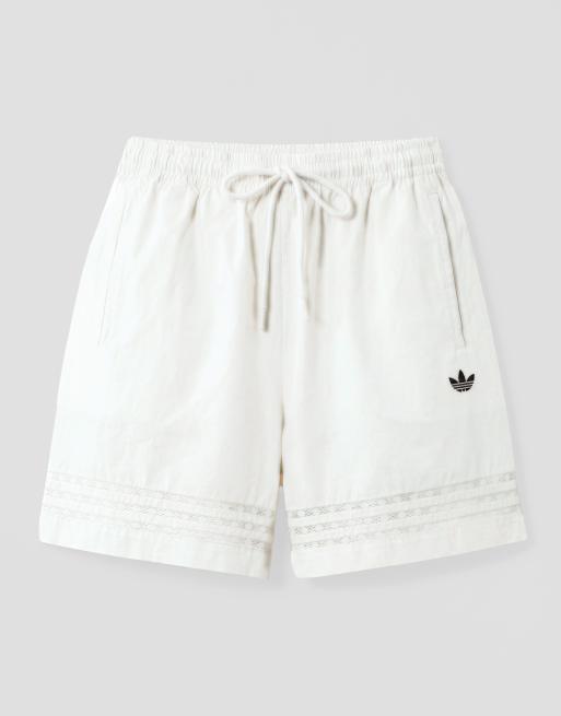 adidas Originals x ASOS Shorts mit Spitzeneinsatz in Weiß, 7 von 7