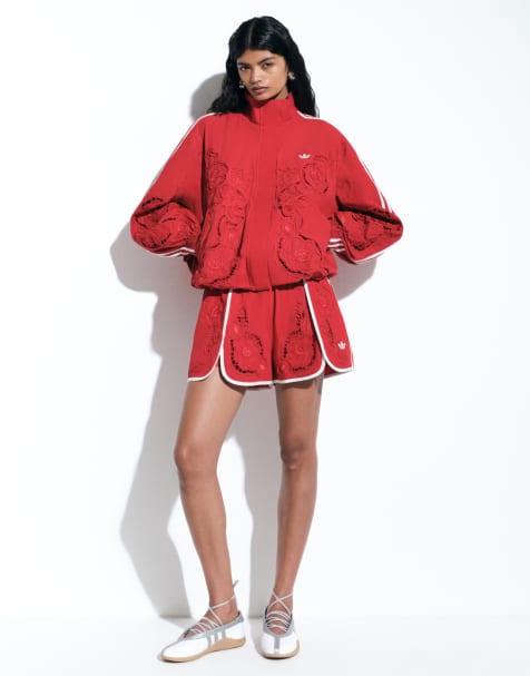 adidas Originals x ASOS Sprinter-Shorts mit Cutwork in Rot - view 1