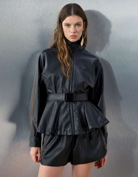 adidas Originals x ASOS Trainingsjacke mit Schößchen und Gürtel aus schwarzem Kunstleder - view 1
