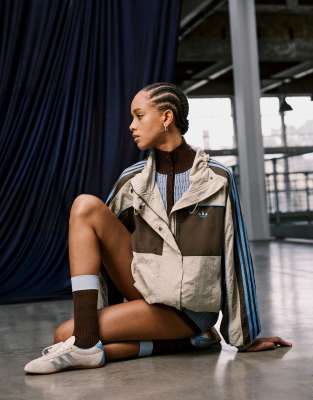 adidas Originals x ASOS - Veste de survêtement oversize color-block en nylon - Beige-Neutre