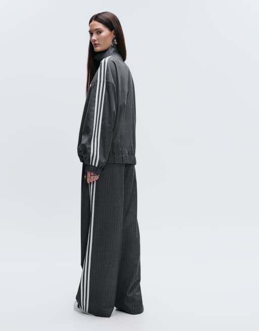adidas Originals x ASOS – Weit geschnittene Oversize-Trainingshose in Grau mit Nadelstreifen, 3 von 7