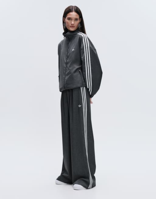 adidas Originals x ASOS – Weit geschnittene Oversize-Trainingshose in Grau mit Nadelstreifen, 5 von 7