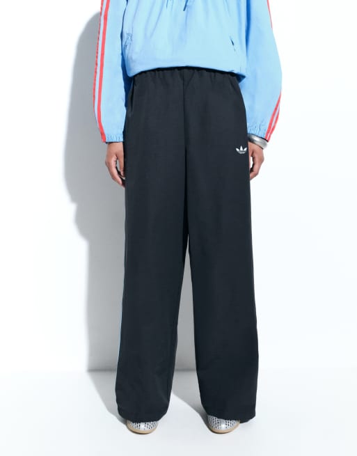 adidas Originals x ASOS weite Trainingshose in Marineblau, 3 von 7