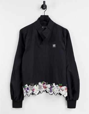 22354882-1-black