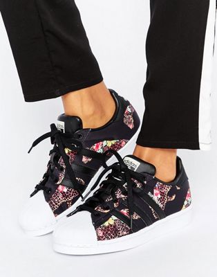 frivillig Få fjende Foot Locker Europe Say It With Flowers (on Your Sneakers) With The Adidas  Originals Superstar 'Moscow Rose' Now Available Online In Store #approved  Facebook | xn--90absbknhbvge.xn--p1ai:443