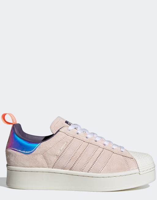 adidas Originals x Girls are Awesome Superstar Baskets Bleu marine et rose