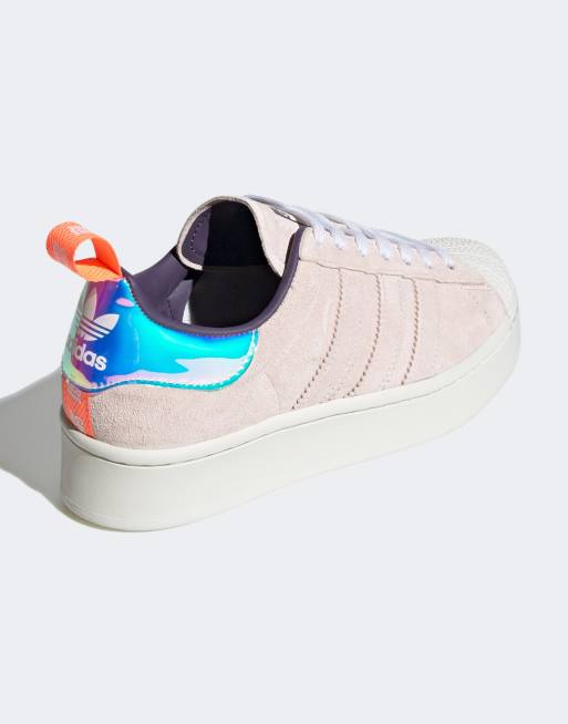 adidas Originals x Girls are Awesome Superstar Baskets Bleu marine et rose