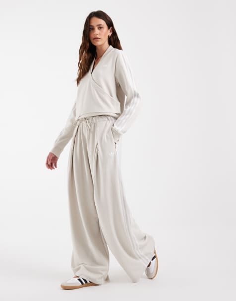 adidas Originals x Jennie pantalones de chándal plisados en beige claro - view 1