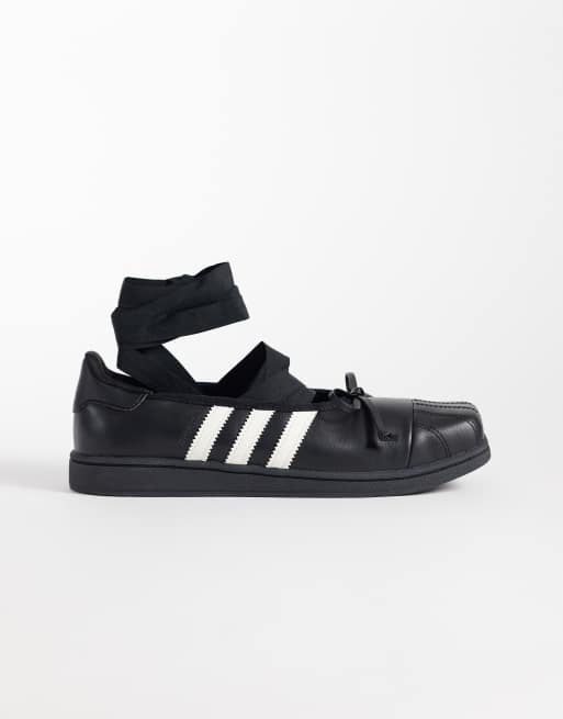 adidas Originals x Jennie Superstars II Ballett-Sneaker in Schwarz und Weiß, 2 von 6