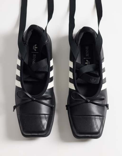 adidas Originals x Jennie Superstars II Ballett-Sneaker in Schwarz und Weiß, 3 von 6
