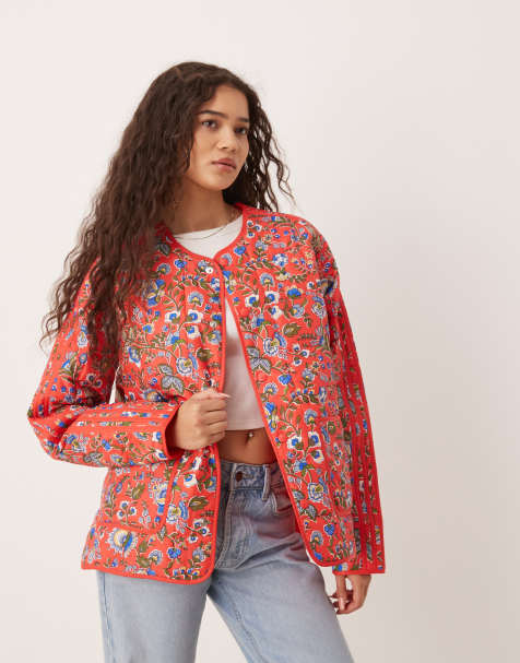 adidas Originals x Liberty London – Czerwona pikowana kurtka w kolorowy wzór - view 1