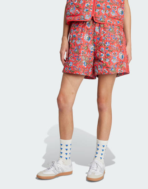 adidas Originals x Liberty London – Gesteppte Shorts in Semi Lucid Red/Bunt - view 1