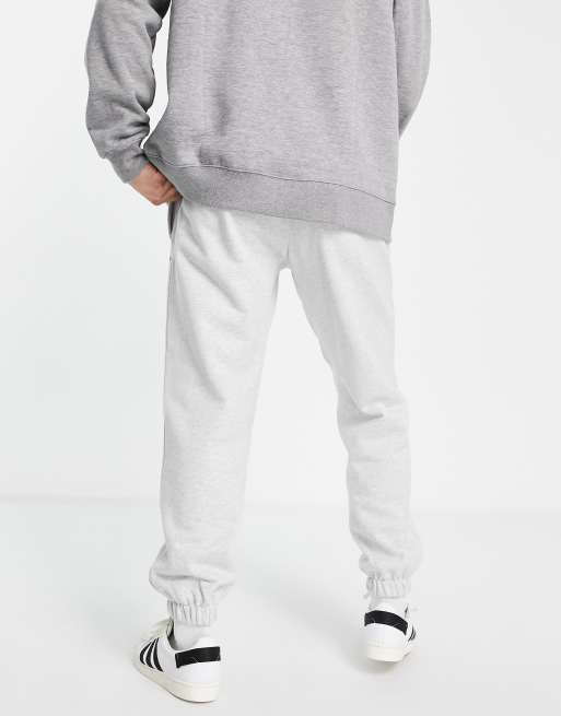 adidas Originals x Pharrell Williams – Premium Basics – Jogginghose in Grau, 2 von 4